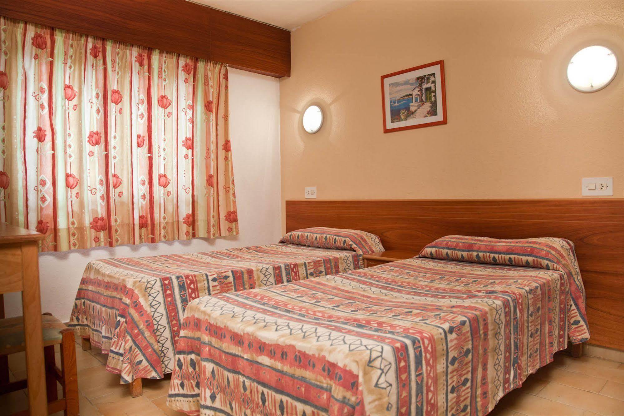 Apartamentos Mira Mola Figueretas Esterno foto